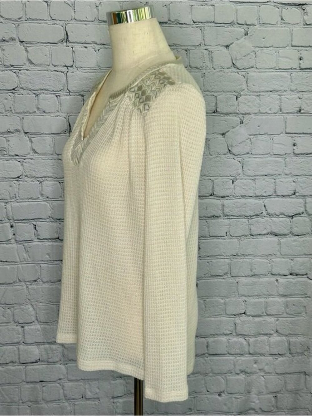 Casual Long Sleeve Top Cream Size M Women's Sweater — Like New - Picture 2 of 9